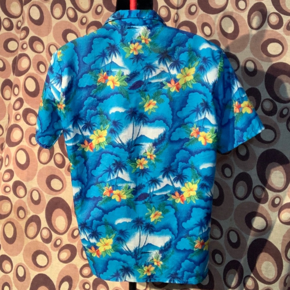 Islander Beach Button Up - Picture 2 of 4